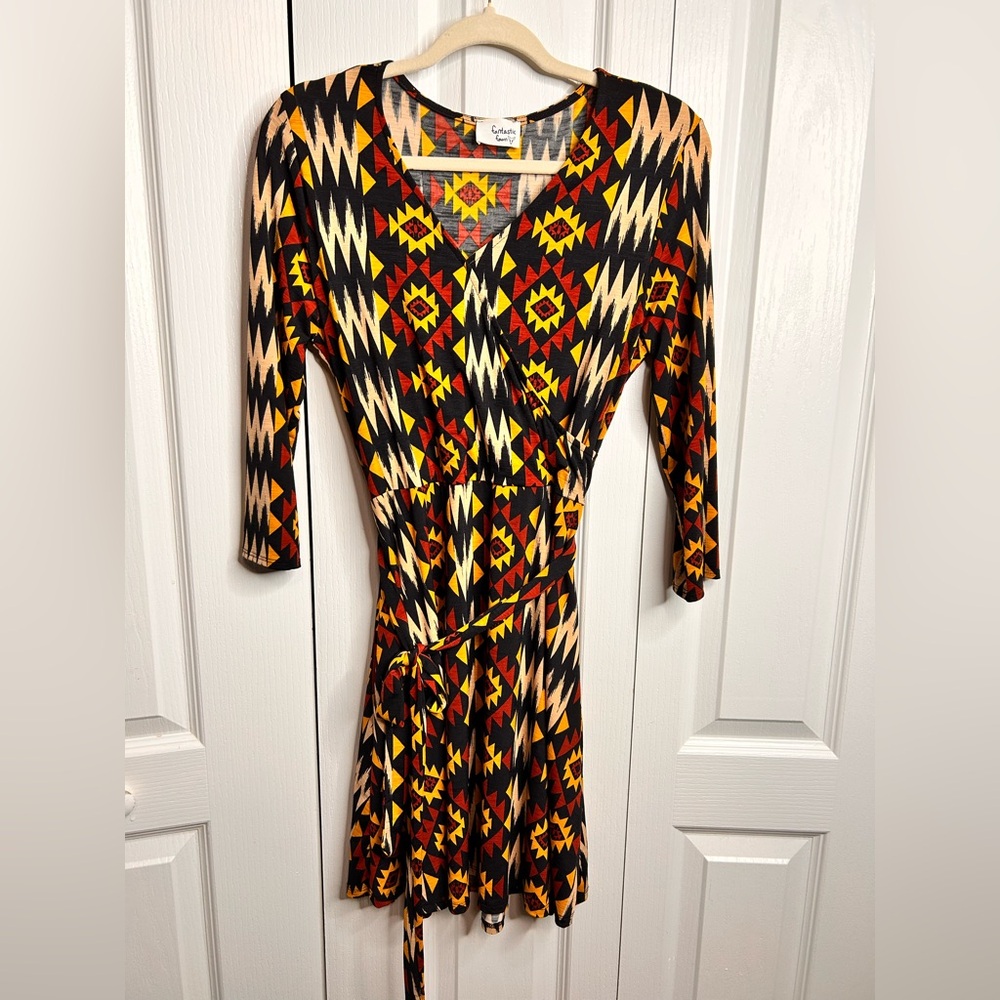 Fantastic Fawn Women’s Western Aztec Print V-Neck Tie Wrap Mini Dress Size Large